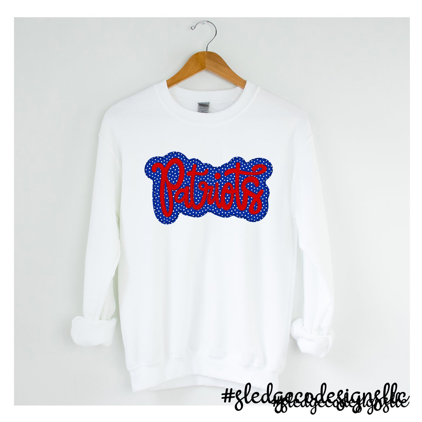 PATRIOTS PATCHED | SOFTSTYLE UNISEX SWEATSHIRT